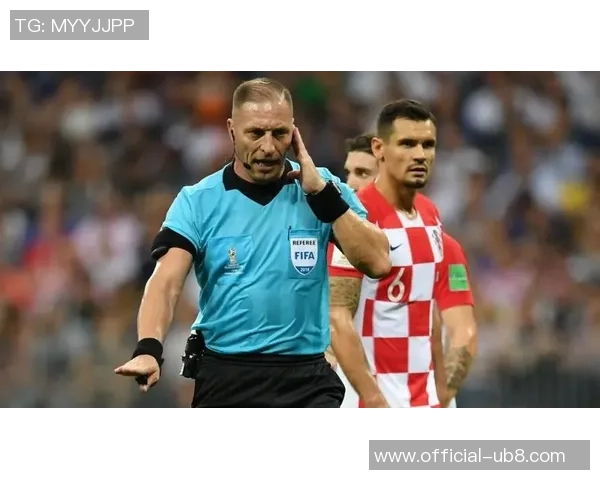 足球裁判桌上的决策风云与比赛公正性探讨